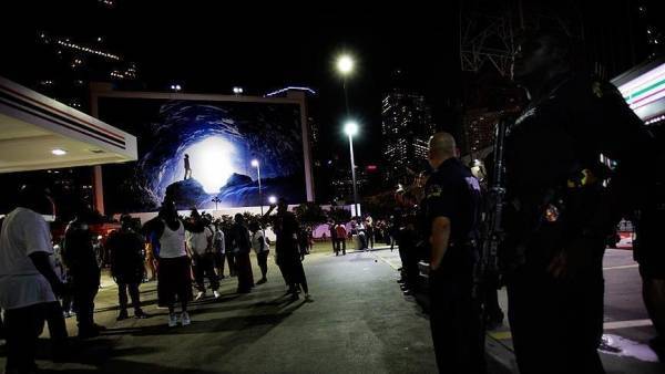 شرطة شيكاغو تنشر فيديو مطاردة انتهت بمقتل شاب أسود على يد شرطي أبيض