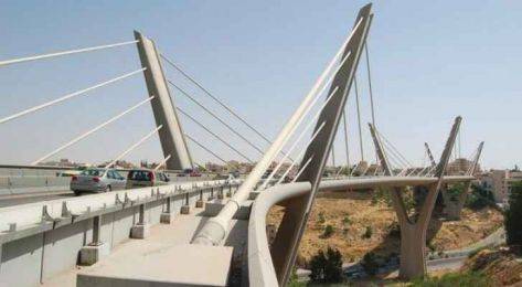 ضابطا سير ينجحان بإقناع ثلاثيني عن الانتحار من جسر عبدون