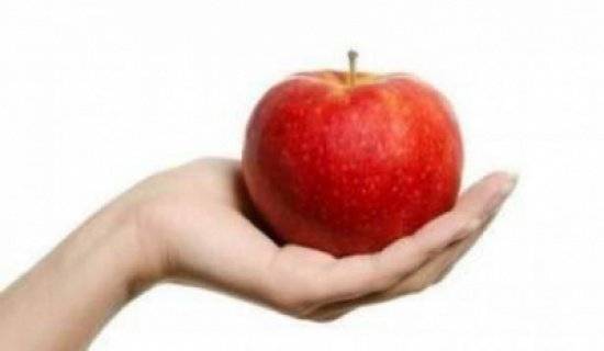 فتاة إشترت تفاحتين ب1500 دولار والسبب؟!