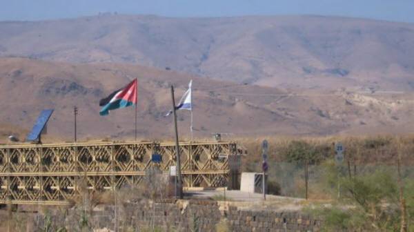 الاحتلال يوقف 16 اردنيا بينهم نائب سابق على المعبر الشمالي