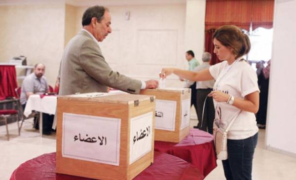 ‘‘التخبط الانتخابي‘‘ ينذر بتوقف رواتب متقاعدي ‘‘الصيادلة‘‘