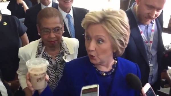 فيديو غريب يعيد الشكوك في حالة كلينتون الصحية!!! شاهد