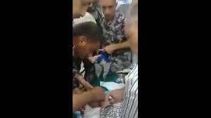 بالفيديو: انقاذ طفلة علقت يدها في مفرمة لحمة 