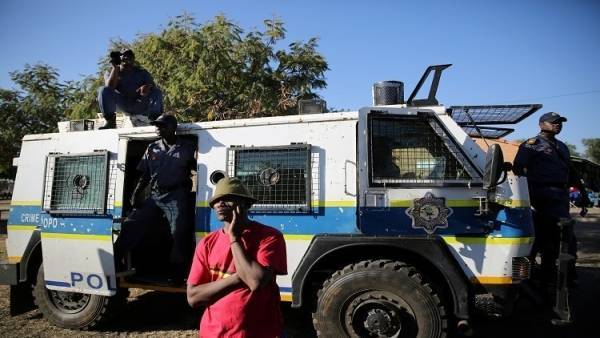 صغير يضحي بحياته لينقذ أمه من الاغتصاب!