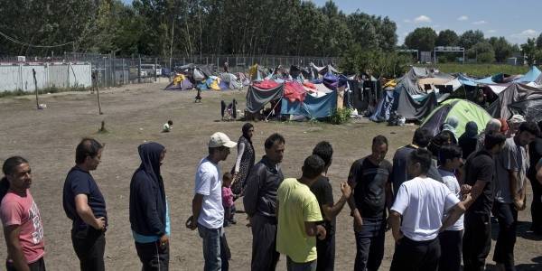 هل تعلق أوروبا رؤوس الخنازير على الحدود لمنع اللاجئين؟