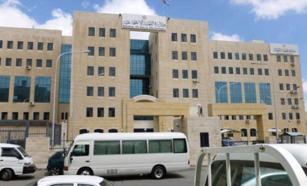 التحقيق مع 30 جمعية خيرية تورطت بدعم مرشحين للانتخابات النيابية!