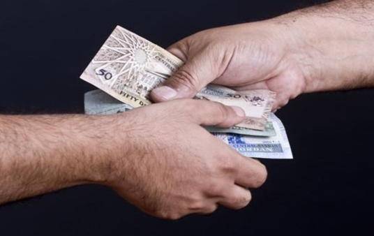 مرشح يتقدم بشكوى ضد مواطن يبيع أصواتا انتخابية