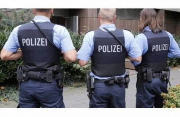 استدعت الشرطة لزوجها وهو نائم.. لن تصدق السبب!