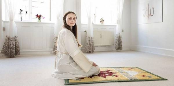 البوركيني موضوع خطبة إمامة الجمعة في أول مسجد تديره نساء بالدنمارك