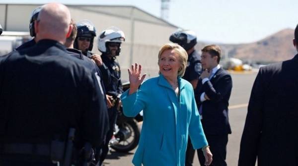 كلينتون تلتقي ممثلين عن السي أي إيه سرّا