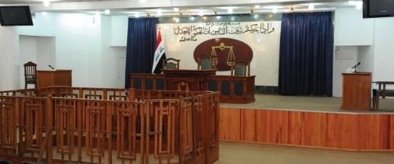 السجن عاماً لطفلٍ عراقي سرق 4 علب مناديل ورقية.. وناشطون: حاكموا المسؤولين الفاسدين أولاً