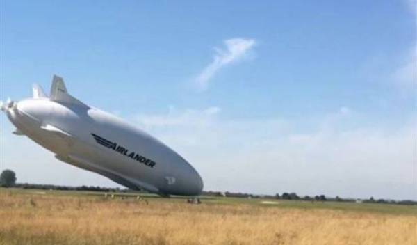 بالفيديو.. اصطدام أكبر طائرة في العالم بالأرض