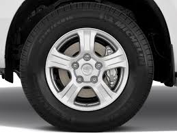 عصابة تسرق عجلات سيارات جديدة بقيمة 200 ألف ... اقرا التفاصيل