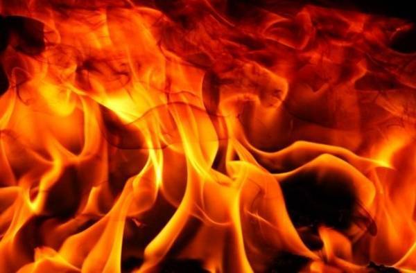 الإعدام قليل بحقه! إماراتي يقوم بحرق زوجته أمام أبنائه .. تعرف على السبب