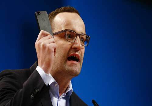 الغارديان تسمي خليفة ميركل.. ألماني مثلي يبلغ من العمر 36 عاما يصف نفسه بأنه معادي للبرقع