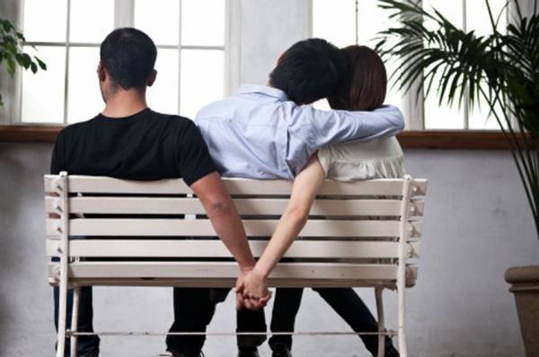 دراسة أمريكية: النساء أكثر ميلا جينيا للخيانة في حال فشل علاقتهم العاطفية