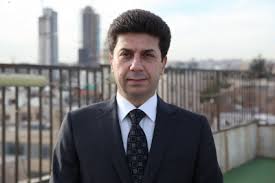 المسلماني مواجها خصومه: لست أستاذا سياسة واقتصاد انا نائب وطن فقط