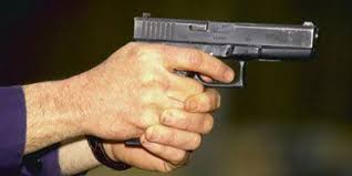 توجيه تهمة القتل العمد لمطلق النار على زوجته الستينية في أم اذينه