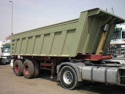 صندوق قلاب يسقط ثلاثة اعمدة كهربائية في جرش