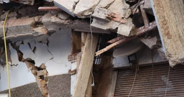 انهيار عمارة في منطقة الوحدات