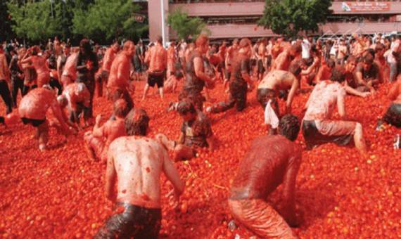 اندلاع حرب الطماطم في إسبانيا