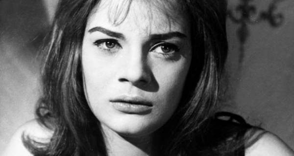 نادية لطفي تعيش تحت الجهاز التنفسي: