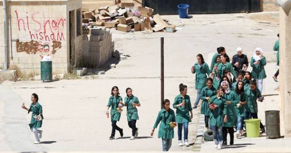 طالبات خلدا يناشدن وزير التربية