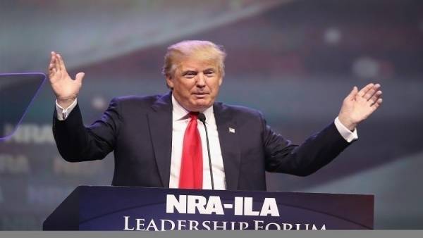 استطلاع: ترامب يتقدم على هيلاري