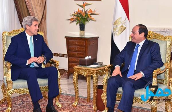 بالفيديو ..حارس السيسي يسأل كيري: هل لديك هاتف بكاميرا؟
