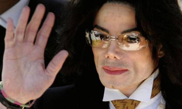 ابنة مايكل جاكسون تنشر هذه الصورة المريبة عن والدها وتثير ضجة!