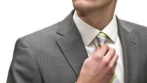 وزيرٌ يغتصب النساء ويظهر في فيديو حميم مع امرأتين..!!