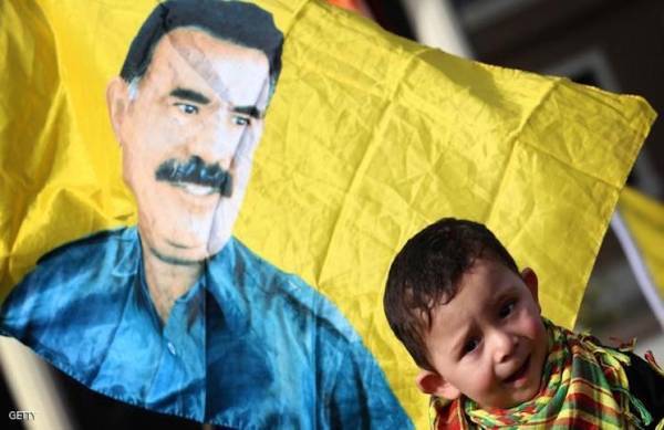 خمسون سياسياً وناشطاً يضربون عن الطعام في تركيا دعماً لزعيم “حزب العمال الكردستاني” المسجون