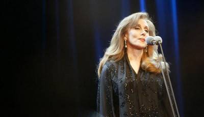 بالصور.. حقيقة تدهور صحة فيروز ونقلها إلى المستشفى