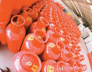 عطلة العيد ترفع الطلب على أسطوانات الغاز