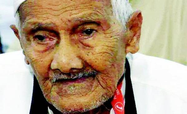 أكبر حاج .. قضى 12 عاماً يجمع تكاليف الرحلة #الحج #مكة #السعودية #غرائب