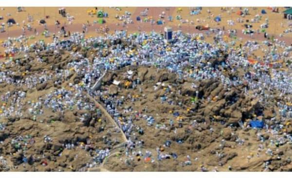 حجاج بيت الله الحرام أنهوا أعظم شعائر الحج في عرفة