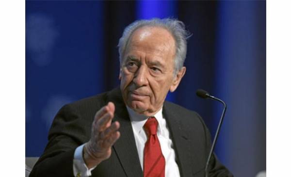 جلطة دماغية تدخل شيمون بيريز المستشفى