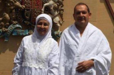 سفير بريطانيا بالسعودية يؤدى مناسك الحج بعد إسلامه