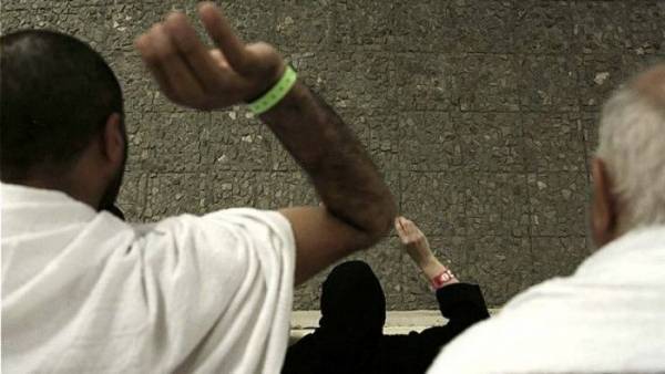 فيديو.. هل تعرفون أين تذهب جمرات الحج بعد رميها  شاهد!؟