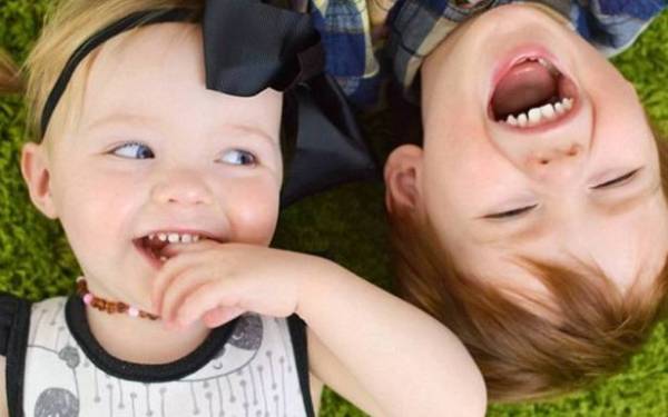 بالفيديو.. عائلة تفضل سفر أبنائها حول العالم بدلا من الذهاب للمدرسة