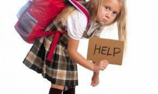 حقيبة المدرسة ثقيلة... فكيف نجنبّ اولادنا وجع الظهر؟