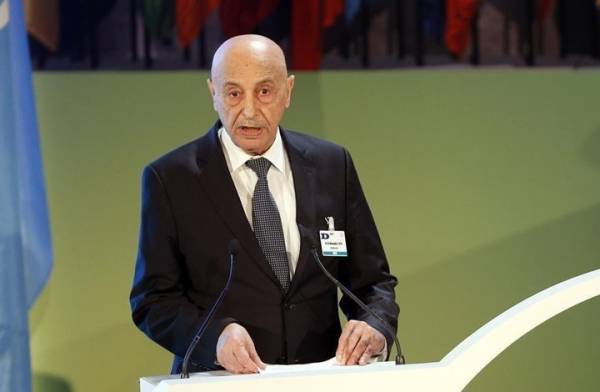 مقتل القائد الأعلى للجيش الليبي ونجله وآخرين بتحطم طائرتهم