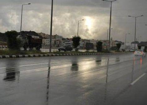 أمطار الجمعة وطقس حار اليوم
