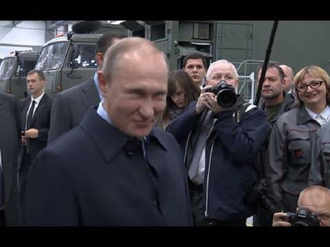 شاهد ماذا فعل بوتين مع عامل بمصنع “كلاشينكوف” لم تعجبه تعابير وجهه “فيديو”