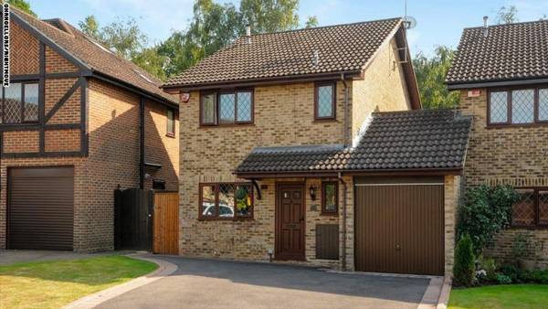 منزل طفولة هاري بوتر معروض للبيع.. وهذا سعره