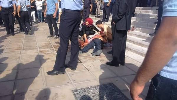 محجبة حاولت انقاذ  واسعاف ناهض حتر .. وجه التسامح الديني بالاردن فيديو