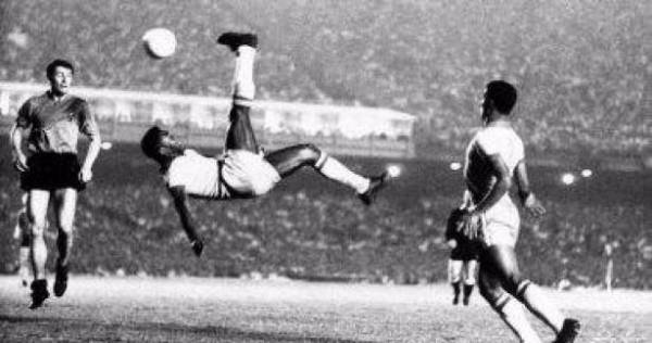 بالفيديو.. 10 أهداف أسطورية غيرت تاريخ كرة القدم