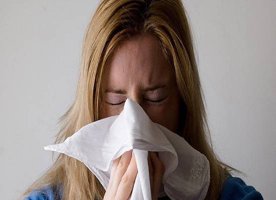 حبوب منع الحمل قد تساعد النساء في التعافي من الانفلونزا