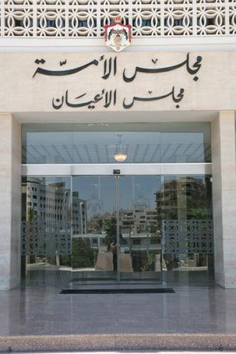 مجلس الاعيان الجديد.. 4 رؤساء و 33 وزير و 31 ضابط متقاعد و 10 سيدات