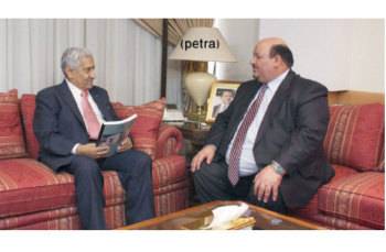 مغردون أردنيون ... النسور والبراري زميلان في الاعيان : سبحان مغير الأحوال